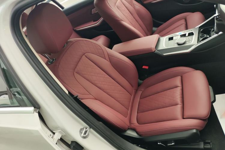 Used BMW i3 2025 eDrive 35 L Right Front Seat