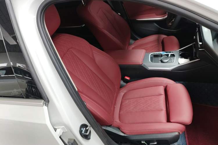 Used BMW i3 2025 eDrive 35 L Right Front Seat
