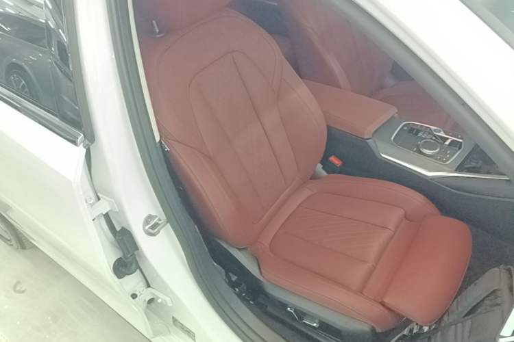 Used BMW i3 2025 eDrive 35 L Right Front Seat