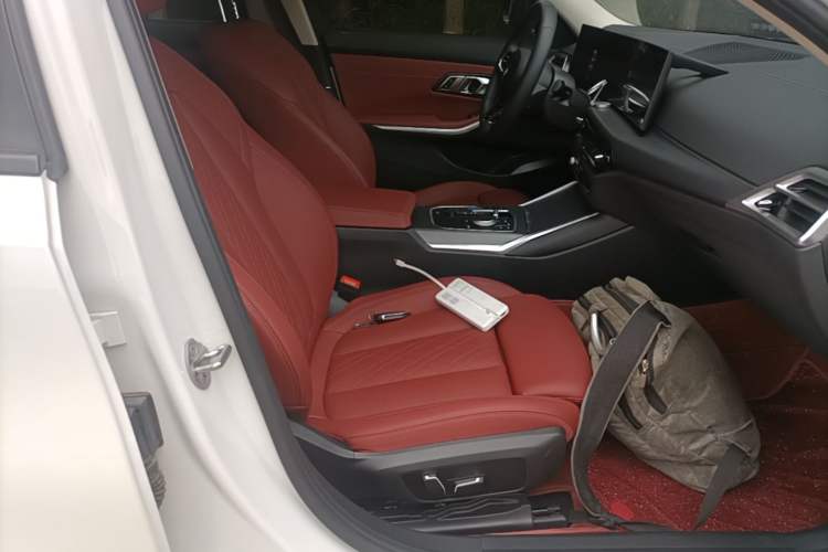 Used BMW i3 2025 eDrive 35 L Right Front Seat