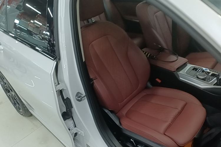 Used BMW i3 2025 eDrive 40 L Midnight Edition Right Front Seat