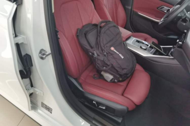Used BMW i3 2025 eDrive 40 L Midnight Edition Right Front Seat