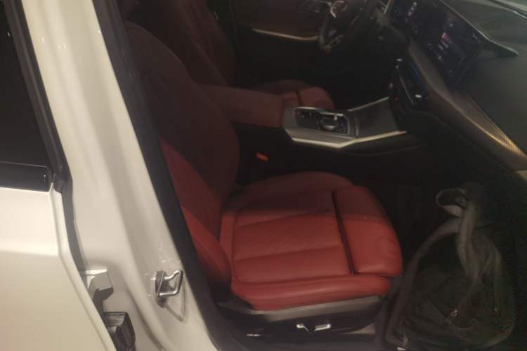 Used BMW i3 2025 eDrive 40 L Midnight Edition Right Front Seat
