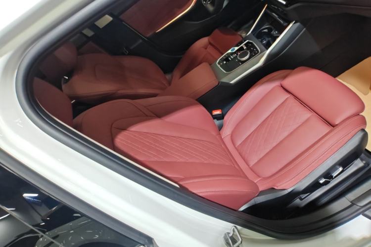 Used BMW i3 2025 eDrive 35 L Right Front Seat