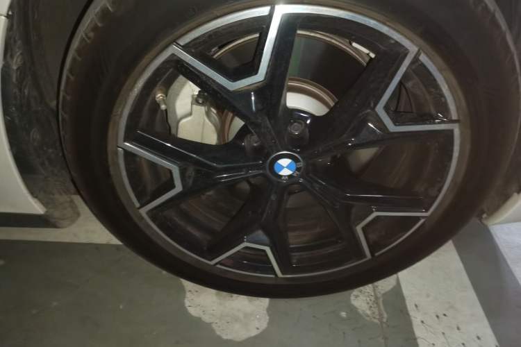 Used BMW i3 2025 eDrive 40 L Midnight Edition Right Front Wheel Hub