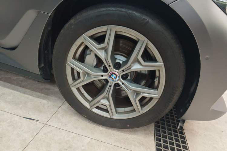 Used BMW i3 2025 eDrive 35 L Right Front Wheel Hub