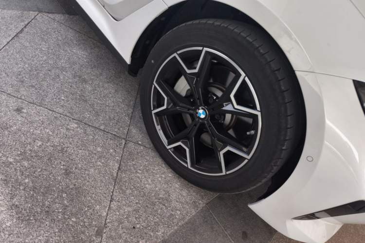Used BMW i3 2025 eDrive 40 L Midnight Edition Right Front Wheel Hub
