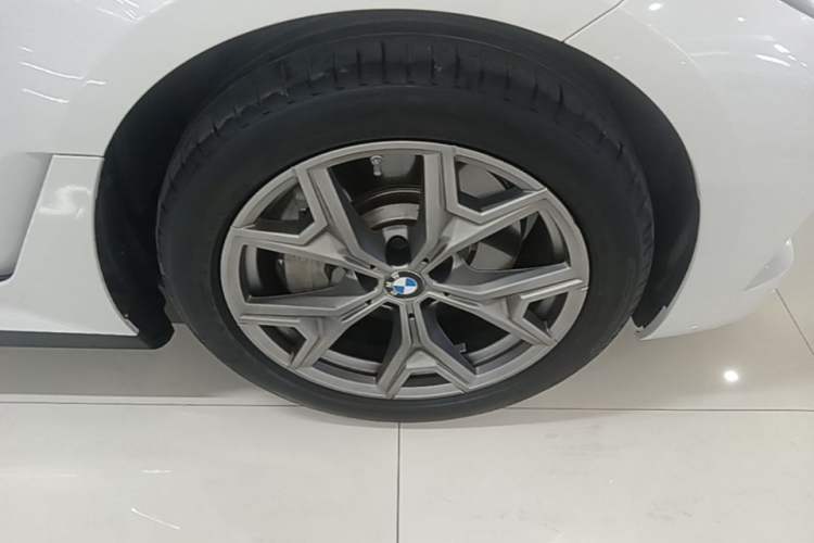 Used BMW i3 2025 eDrive 35 L Right Front Wheel Hub