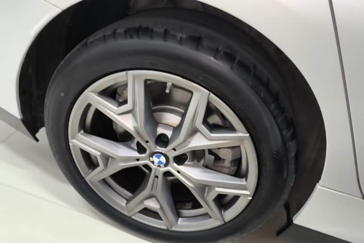 Used BMW i3 2025 eDrive 35 L Right Rear Wheel Hub