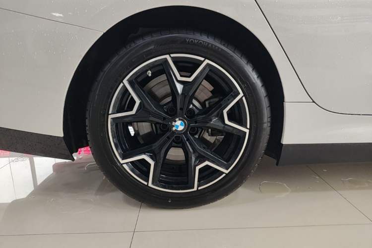Used BMW i3 2025 eDrive 40 L Midnight Edition Right Rear Wheel Hub