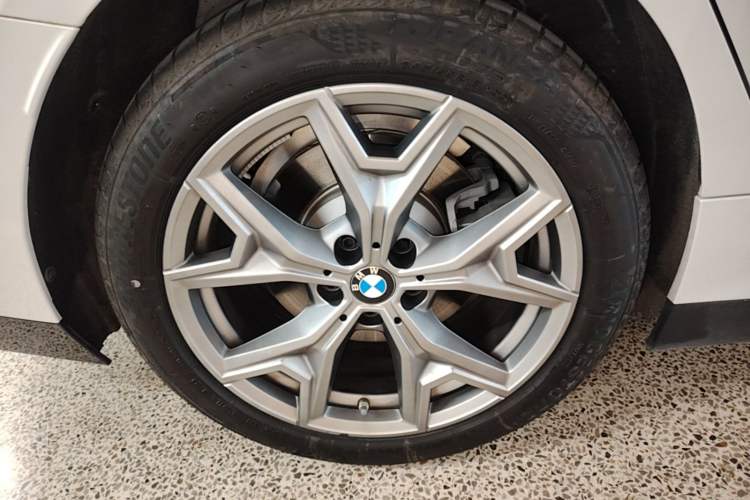 Used BMW i3 2025 eDrive 35 L Right Rear Wheel Hub
