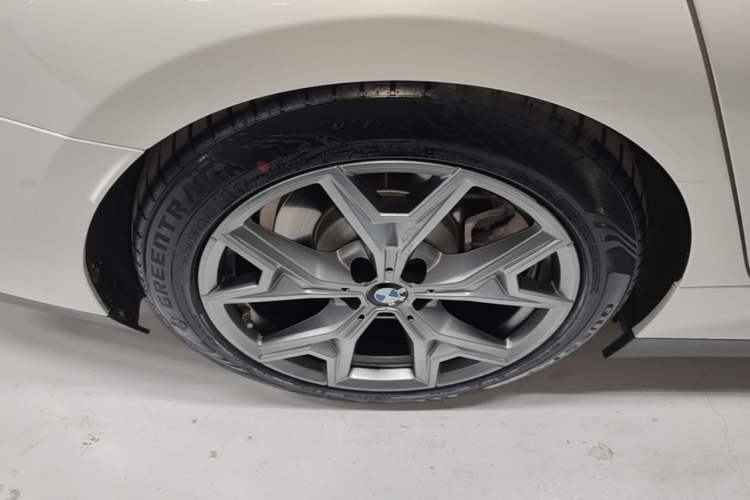 Used BMW i3 2025 eDrive 35 L Right Rear Wheel Hub