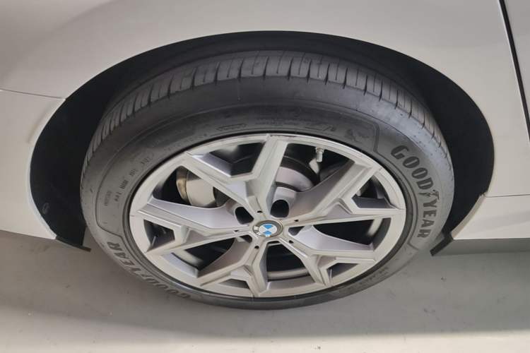 Used BMW i3 2025 eDrive 35 L Right Rear Wheel Hub