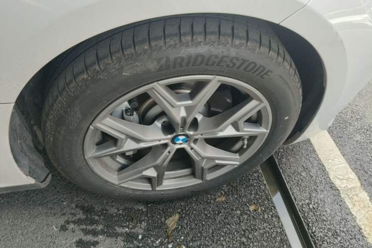 Used BMW i3 2025 eDrive 35 L Right Rear Wheel Hub