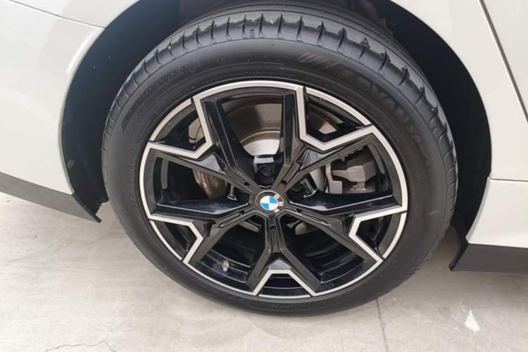 Used BMW i3 2025 eDrive 40 L Midnight Edition Right Rear Wheel Hub