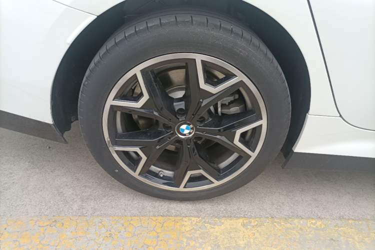Used BMW i3 2025 eDrive 35 L Right Rear Wheel Hub