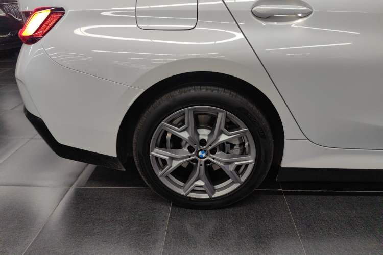 Used BMW i3 2025 eDrive 35 L Right Rear Wheel Hub