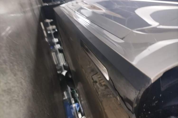 Used BMW i3 2025 eDrive 40 L Midnight Edition Right Side Sill