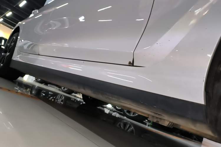 Used BMW i3 2025 eDrive 40 L Midnight Edition Right Side Sill