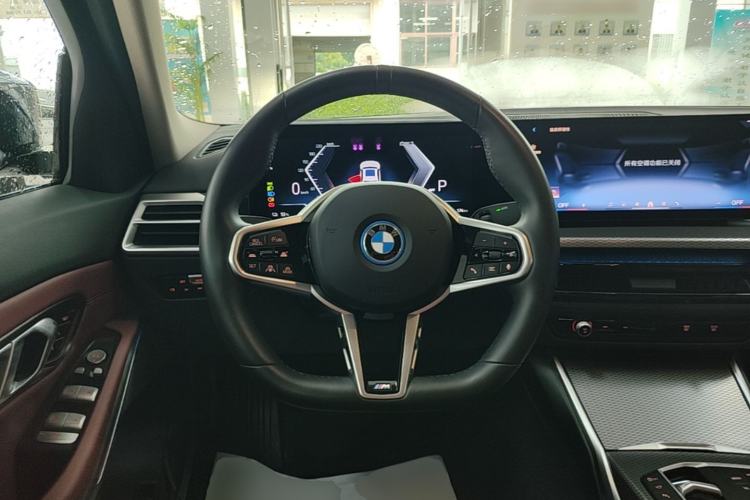 Used BMW i3 2025 eDrive 40 L Midnight Edition Steering Wheel