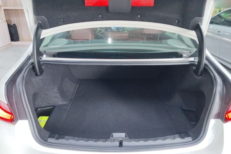 Used BMW i3 2025 eDrive 40 L Midnight Sports Package Trunk