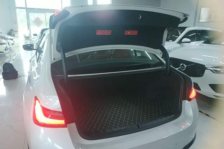 Used BMW i3 2025 eDrive 35 L Trunk