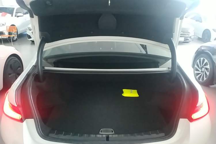 Used BMW i3 2025 eDrive 35 L Trunk