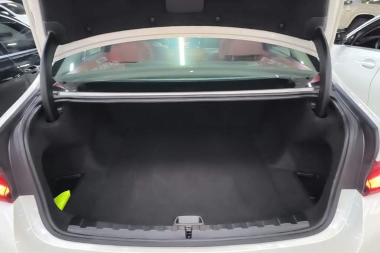 Used BMW i3 2025 eDrive 40 L Midnight Edition Trunk
