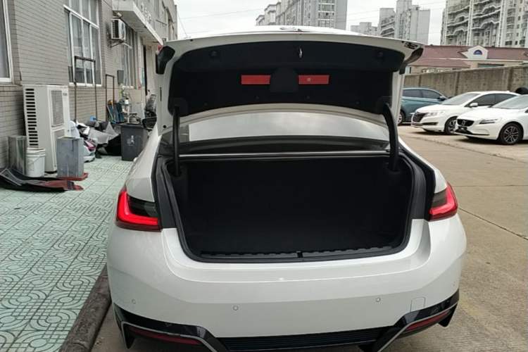 Used BMW i3 2025 eDrive 35 L Trunk