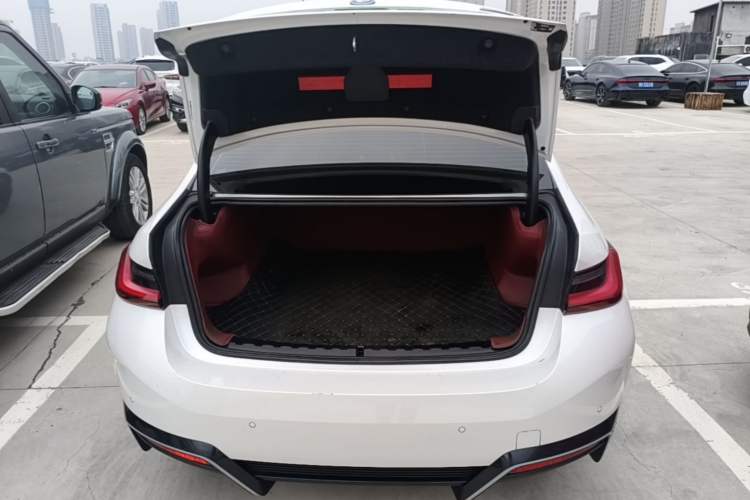 Used BMW i3 2025 eDrive 40 L Midnight Edition Trunk