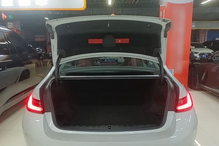 Used BMW i3 2025 eDrive 40 L Midnight Edition Trunk