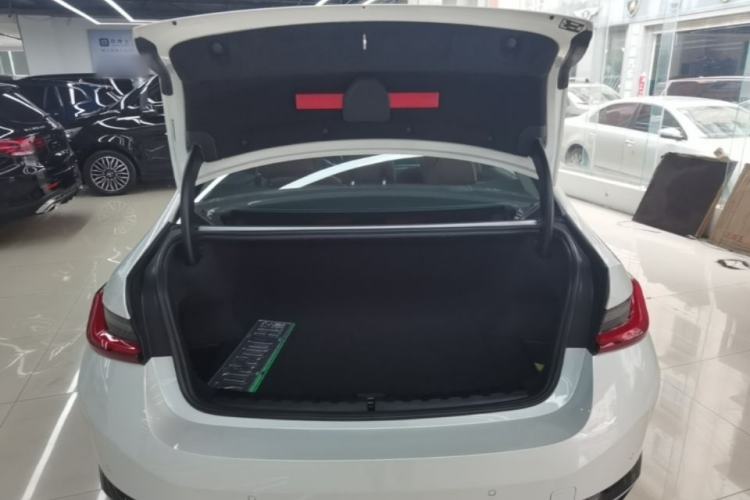 Used BMW i3 2025 eDrive 40 L Midnight Edition Trunk
