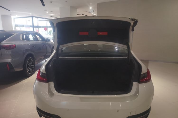 Used BMW i3 2025 eDrive 40 L Midnight Edition Trunk