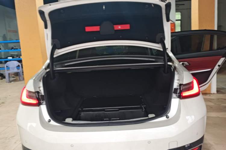 Used BMW i3 2025 eDrive 35 L Trunk