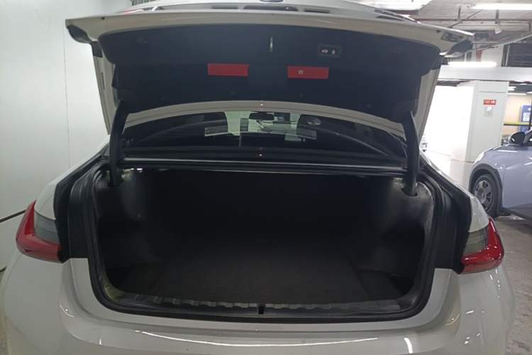 Used BMW i3 2025 eDrive 40 L Midnight Edition Trunk
