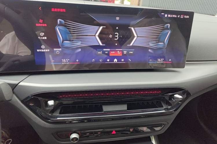 Used BMW i3 2026 Model, eDrive 35 L Audio And AC Panel