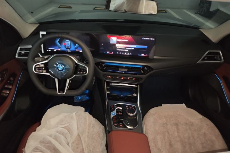 Used BMW i3 2026 Model, eDrive 35 L Center Console