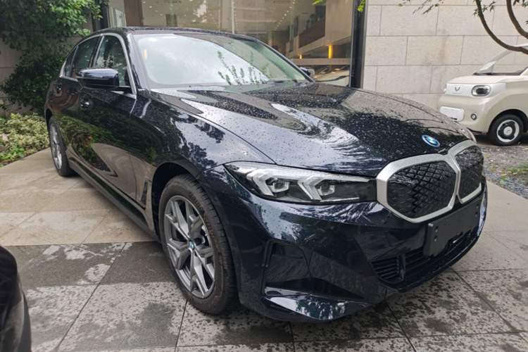Used BMW i3 2026 Model, eDrive 35 L Front Right 45 Deg