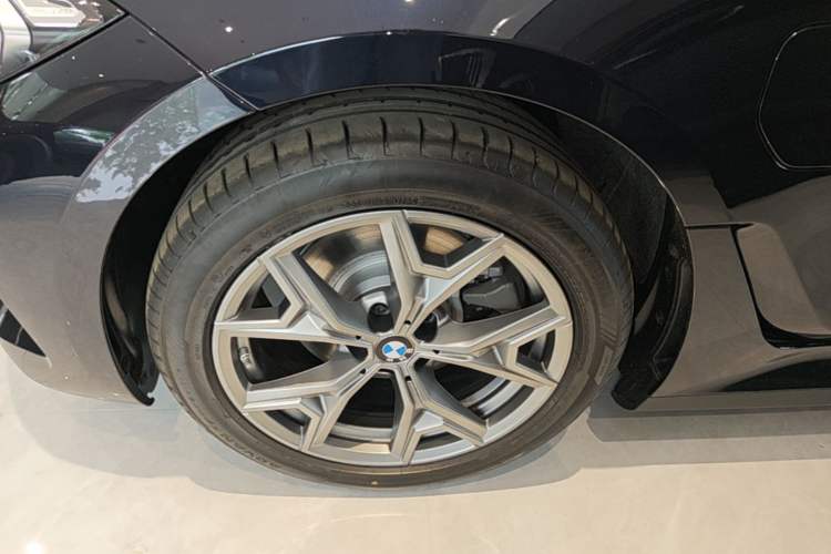 Used BMW i3 2026 Model, eDrive 35 L Left Front Wheel Hub