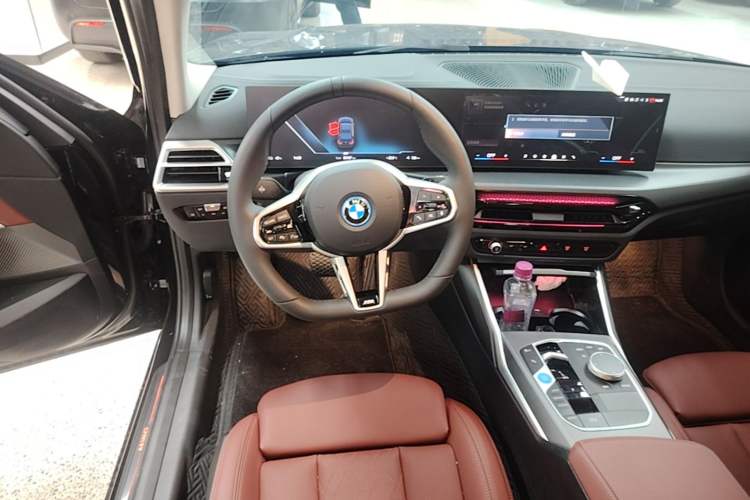 Used BMW i3 2026 Model, eDrive 35 L Steering Wheel