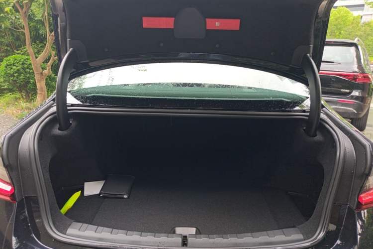 Used BMW i3 2026 Model, eDrive 35 L Trunk