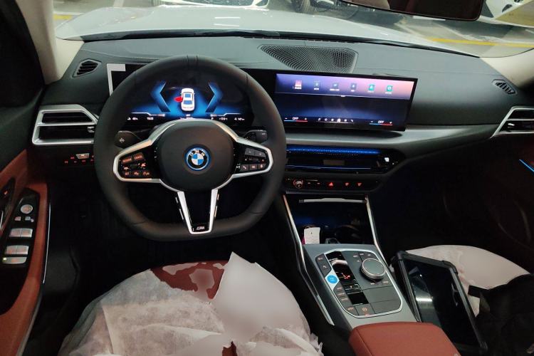 Used BMW i3 2026 Model, eDrive 35 L Center Console