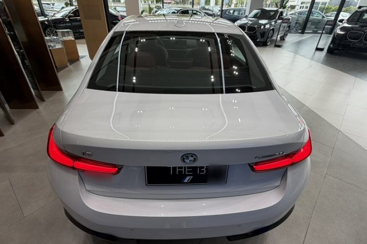 Used BMW i3 2026 Model Facelifted eDrive 35 L Exterior 4