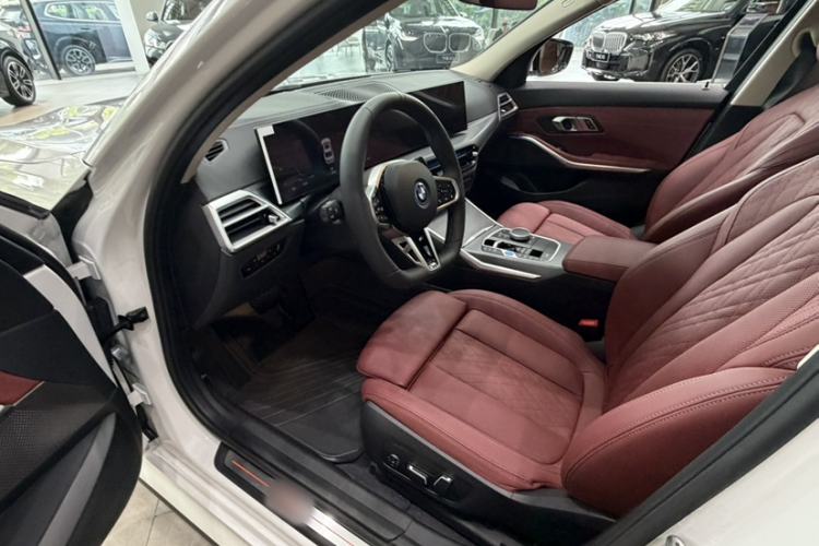 Used BMW i3 2026 Model Facelifted eDrive 35 L Interior 2