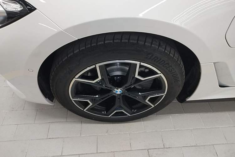 Used BMW i3 2026 Model Facelifted eDrive 40 L Midnight Package Left Front Wheel Hub