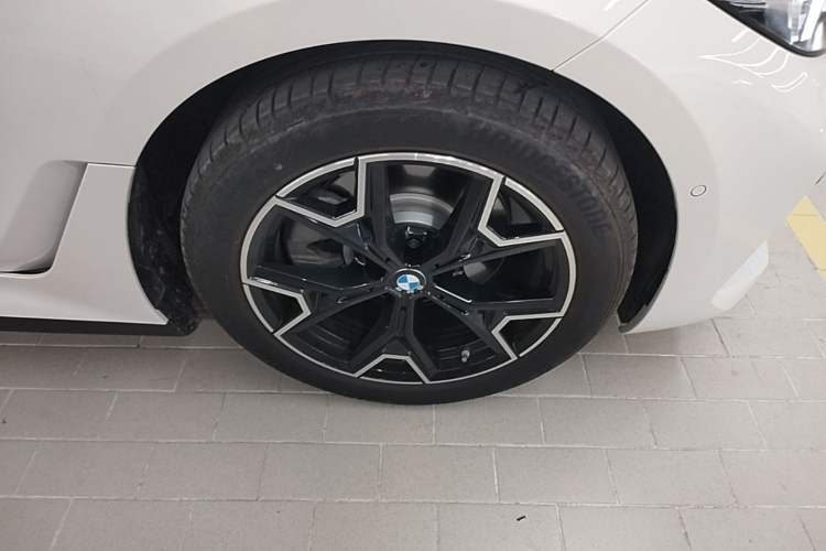 Used BMW i3 2026 Model Facelifted eDrive 40 L Midnight Package Right Rear Wheel Hub