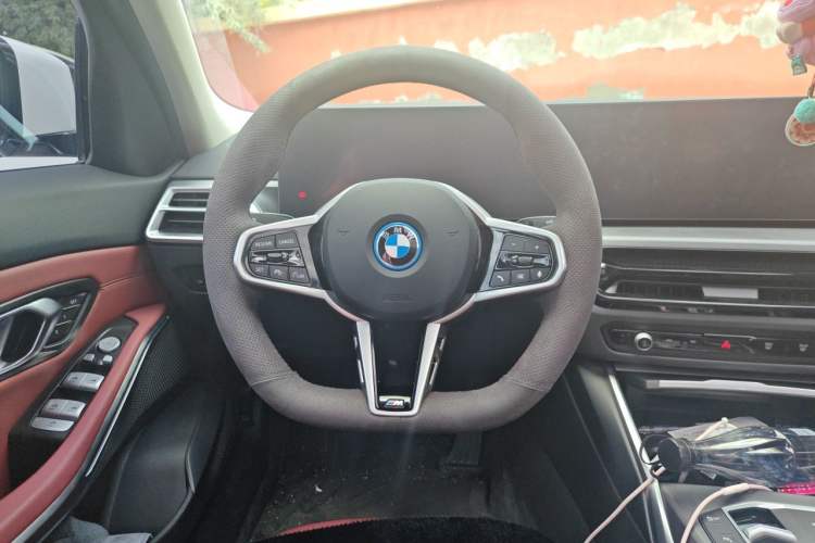 Used BMW i3 2026 Model, eDrive 35 L Steering Wheel