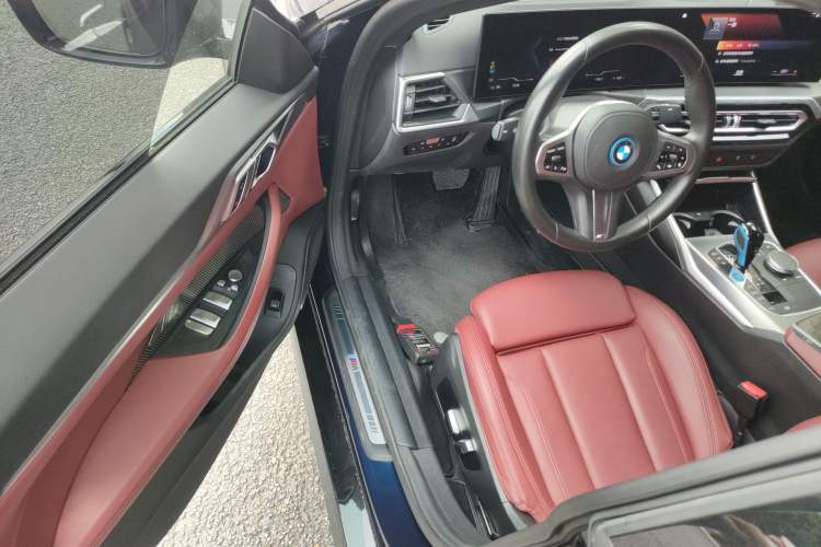 Used BMW i4 2022 eDrive40 Interior 3
