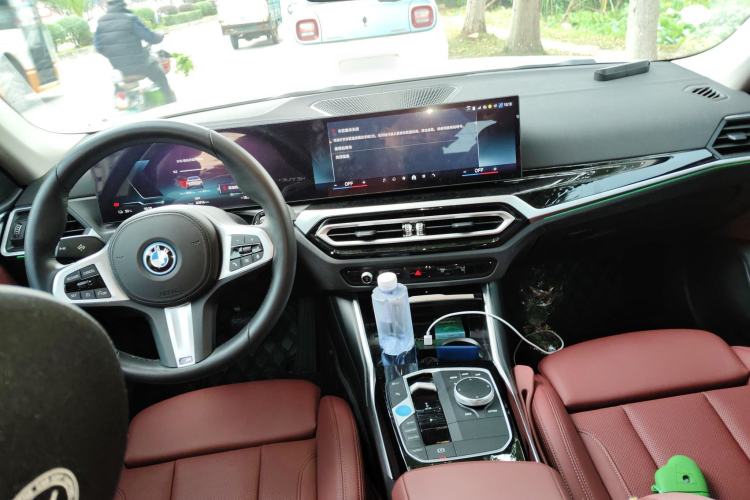 Used BMW i4 2023 eDrive35 Center Console