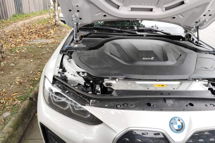 Used BMW i4 2023 eDrive35 Engine Bay Right
